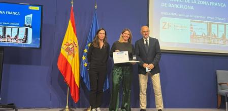 Blanca Sorigué recibiendo el premio