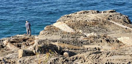 Roquedal costero de granodiorita de Roses.
