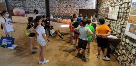 Escolares en los hornos romanos de Vilassar de Dalt