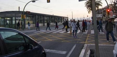 Un paso de peatones en la N-II a su paso por el Maresme