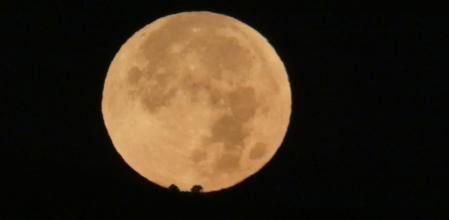 La luna llena del Castor en Gavà.