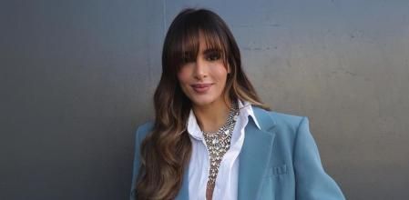 Rocío Osorno combina un look clásico con brillo para formar un conjunto ideal para estas fiestas.