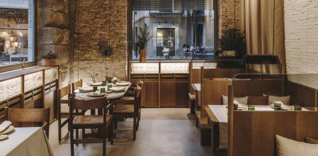 El proyecto apuesta por materiales genuinos, lo artesanal y rastrea el territorio de proximidad para equiparlo