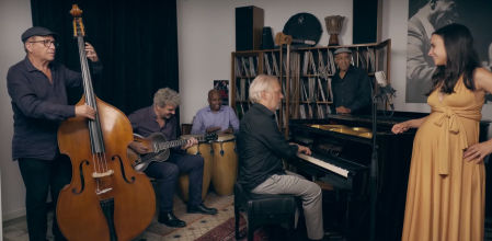 Fotograma del videoclip 'No more lockdown', de Ignasi Terraza y Randy Greer con Andrea Motis