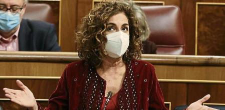 La ministra de Hacienda, María Jesús Montero, interviene en una sesión plenaria celebrada en el Congreso de los Diputados, a 15 de diciembre de 2021, en Madrid, (España). El pleno está marcado por el Debate sobre el estado de la Nación, así como sobre la reciente renovación de algunos órganos constitucionales y la aún pendiente del Consejo General del Poder Judicial (CGPJ). Asimismo, han abordado otras cuestiones como el bilingüismo en Cataluña y los avisos que, desde el PP, aseguran que la ministra de Trabajo recibió sobre el Covid en febrero de 2020. 15 DICIEMBRE 2021;SESION PLENARIA;PLENO;DEBATE;ESTADO DE LA NACION;CONGRESO Eduardo Parra / Europa Press 15/12/2021