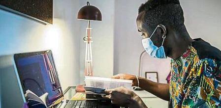 10 - 05 - 2021 / Barcelona / L'hospital de campanya de santa Anna presenta un pis on viuen 4 joves migrants que estaven al carrer. / Foto: Llibert Teixidó