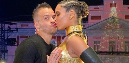 Dabiz Muñoz y Cristina Pedroche en la puerta del Sol de Madrid para dar la bienvenida al año 2020.