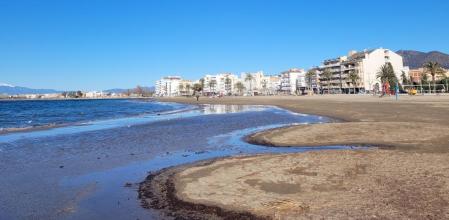 Efecto de la tramontana en la playa de la Punta de Roses.