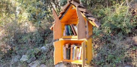Intercambiador de libros en el camino de Can Puig.