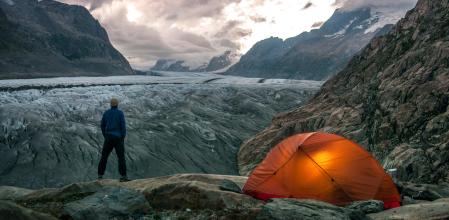 Aletsch, Suiza. Enclavado en el cantón de Valais, es uno de los más grandes de los Alpes, con 11 mil millones de toneladas de hielo en más de 120 km2. Sin embargo, los expertos advierten que se reducirá alrededor del 50% en el transcurso de este siglo