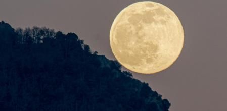 Luna llena del Lobo en L'Esquirol.