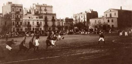 Partido del Barça en el campo de la calle Muntaner.