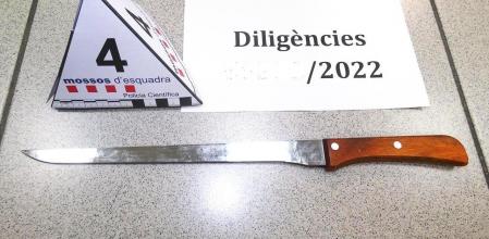 Detalle del cuchillo que empleaba el ladrón de l'Hospitalet