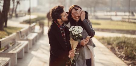 Pareja celebrando San Valentín