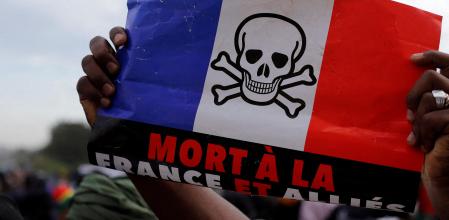 Cartel antifrancés en las protestas ocurridas años atrás en Mali 