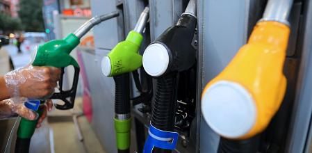 Surtidores en una gasolinera