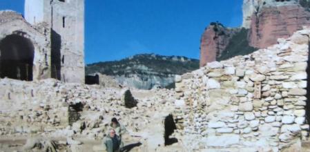 La sequía en el pantano de Sau en 2005 permitía caminar por el pueblo y la iglesia de Sant Romà.