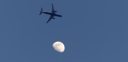 Luna de febrero en fase tercer octante.