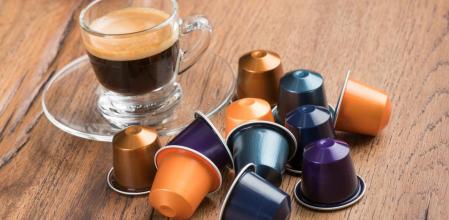 Las cápsulas de café usadas deben ser depositadas en puntos específicos para facilitar el reciclaje de materiales  .