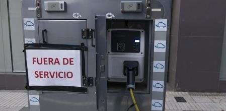 Punto de recarga de coches eléctricos que está fuera de servicio
