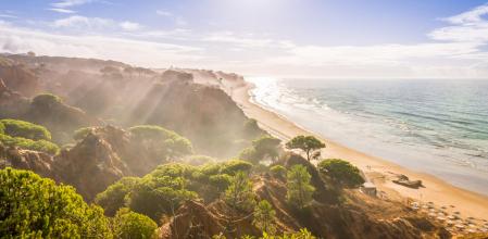 Playa de Falesia, en el Algarve, Portugal