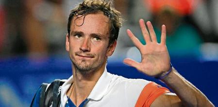 Russia's Daniil Medvedev leaves after his Mexico ATP Open 500 men's singles semi-final tennis match against Spain's Rafael Nadal at the Arena GNP, in Acapulco, Mexico, on February 25, 2022. (Photo by PEDRO PARDO / AFP)