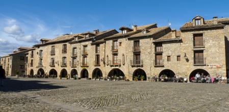 Soportales de la plaza Mayor de Aínsa