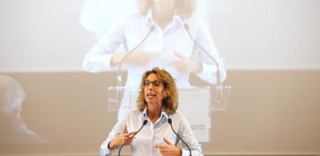 La exconsellera Àngels Chacón durante la presentación de Centrem