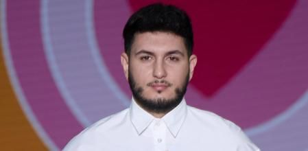 MADRID, SPAIN - MARCH 10: (EDITORIAL USE ONLY) Singer Omar Montes walks the runway at the Agatha Ruiz De La Prada fashion show during Mercedes Benz Fashion Week Madrid March 2022 edition at Ifema on March 10, 2022 in Madrid, Spain. (Photo by Carlos Alvarez/Getty Images)