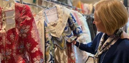 La indumentarista Amparo Fabra, en su taller de València