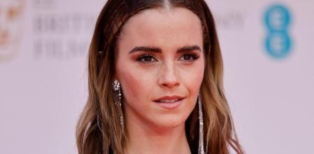 British actress Emma Watson poses on the red carpet upon arrival at the BAFTA British Academy Film Awards at the Royal Albert Hall, in London, on March 13, 2022. (Photo by Tolga Akmen / AFP)