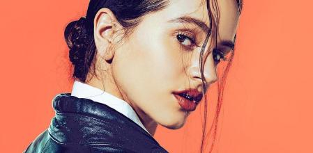 Rosalía en las imágenes promocionales de 'Saturday Night Live'