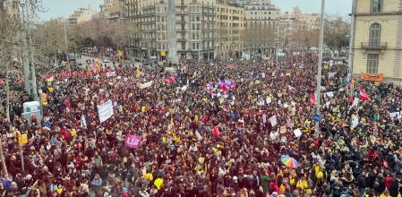 Manifestación de profesores por la Diagonal en la primera jornada de huelga de Educació en Catalunya