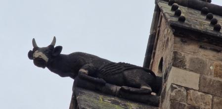 Gárgola con forma de buey.