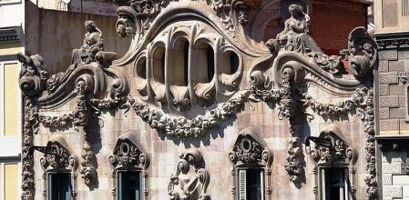 Casa Comalat, fachada en piedra.