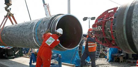 FILE PHOTO: Workers are seen at theÂconstruction siteÂof the NordÂStreamÂ2 gas pipeline, near the town of Kingisepp, Leningrad region, Russia, June 5, 2019. REUTERS/AntonÂVaganov/File Photo