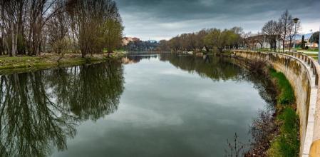 Último amanecer de invierno en el río Ter a su paso por Manlleu.