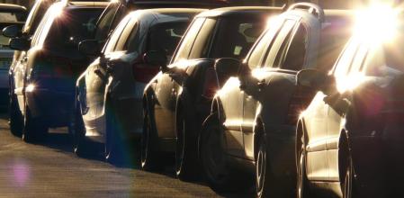 La ciencia dictamina cuál es la forma más eficaz para aparcar en línea