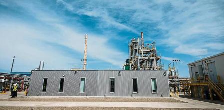 31032022 Tarragona Iqoxe. Primera visita a la planta química que explotó en el 2019 Rueda de prensa y visita a la planta química￼￼ Química Tarragona￼