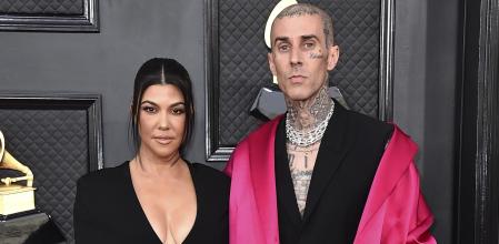 Kourtney Kardashian y Travis Baker en los Grammy