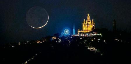 La luna nueva de abril en el Tibidabo.