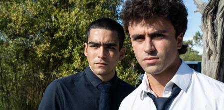 Omar Ayuso e Itzan Escamilla como Omar y Samuel.