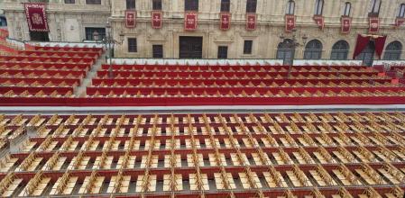 Vistas desde uno de los balcones que oferta Entradium, en la Plaza de San Francisco de Sevilla.