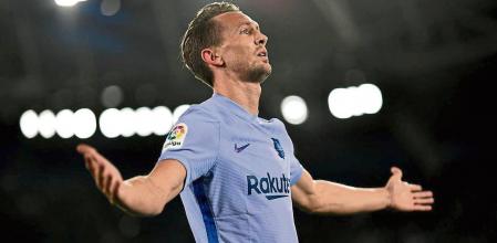 Soccer Football - LaLiga - Levante v FC Barcelona - Estadio Ciudad de Valencia, Valencia, Spain - April 10, 2022 FC Barcelona's Luuk de Jong celebrates scoring their third goal REUTERS/Pablo Morano