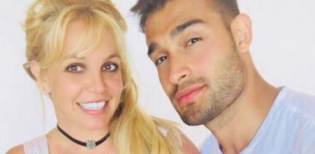 Britney y Sam se conocieron en 2016, y han permanecido juntos desde entonces.
