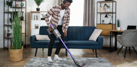 Aspirar la casa nunca había sido tan cómodo: las 10 mejores aspiradoras de escoba