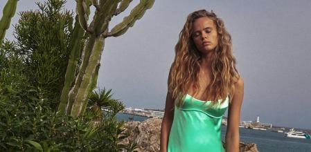 Zara vuelve a apostar por el vestido lencero como una de las prendas de la temporada