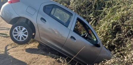 La catastrófica primera clase de conducción que termina con un accidente y el coche en una zanja
