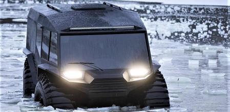 Puede transportar hasta 12 personas y se puede modificar la configuración para instalar una camilla médica.