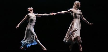 Giselle (Tamara Rojo) entra en el reino de las Willis de la mano de Myrtha